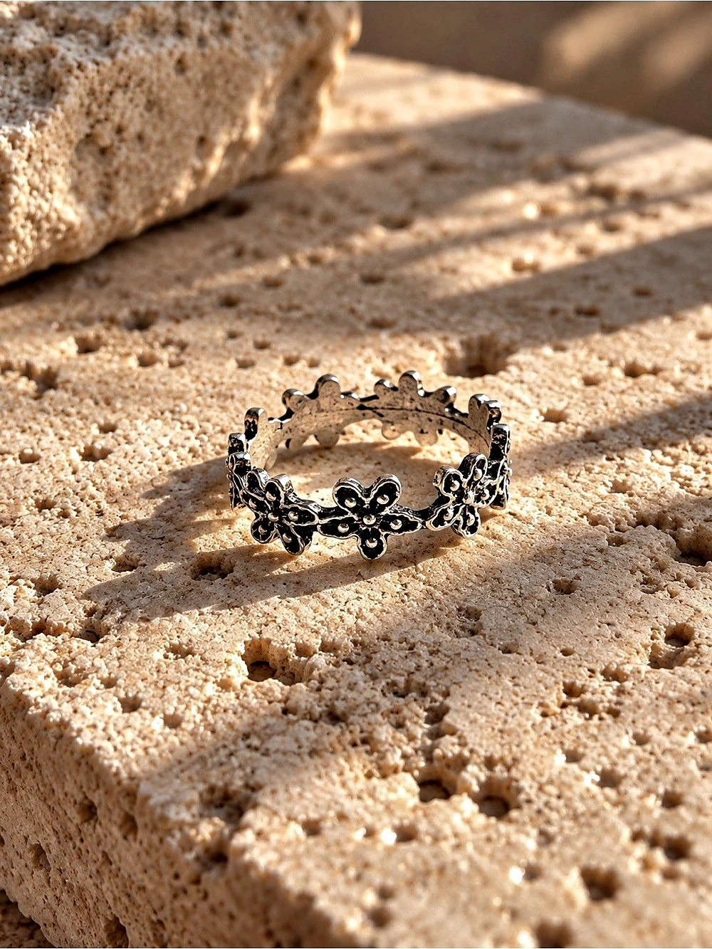 Floral Ring in Silver & Black tone
